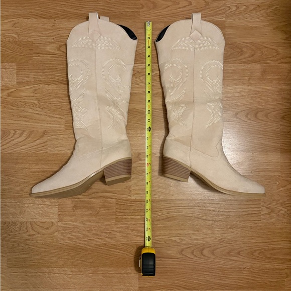 New Bootique Cream Heeled Western Boots - Picture 9 of 11